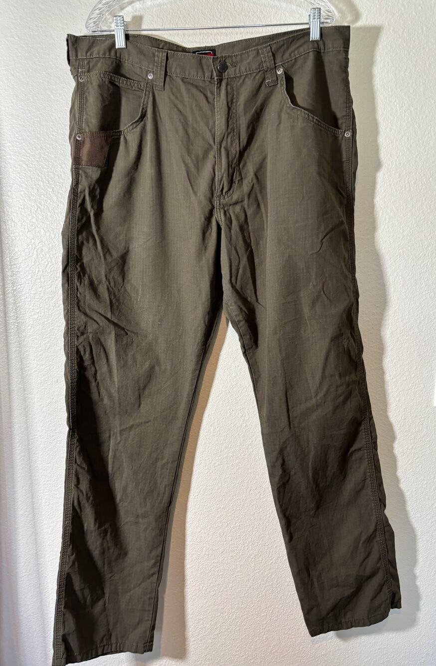 Wrangler Workwear Men's Size 38x34 Straight Leg Pants Durable Rugged Green